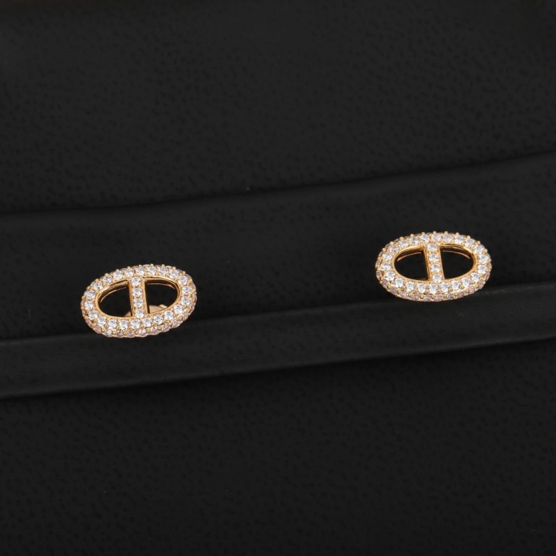 H**me5 earrings